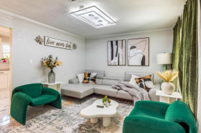 3 Mi to Lake Arlington Pet-Friendly Home!